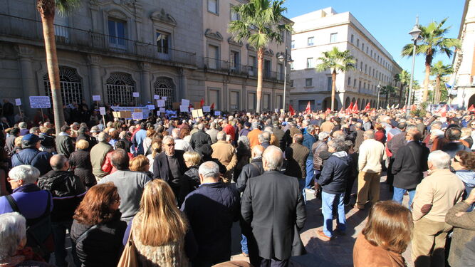 Movilización de pensionistas en la Plaza de la Constitución.