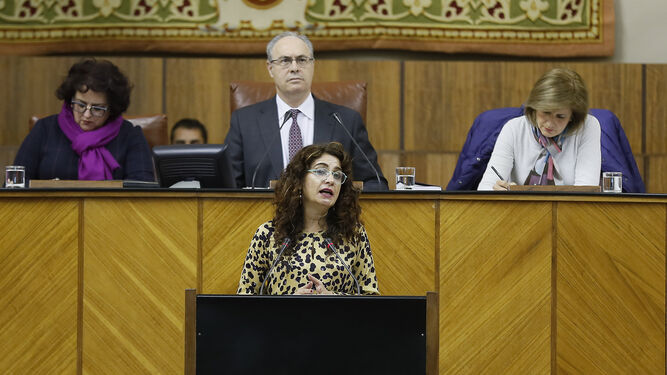 María Jesús Montero, en la tribuna del Parlamento.