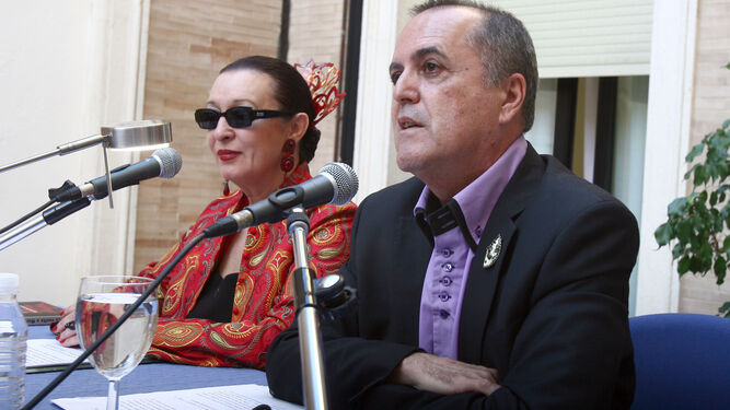 Martirio y Juan Cobos Wilkins, durante uno de sus encuentros dialogados, 'Biografías entrelazadas', en Huelva.