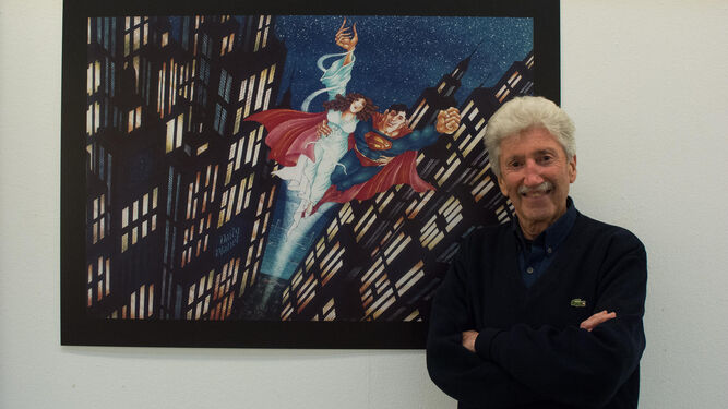 José Ramón Sánchez posa delante de una de sus famosas obras de los 80 dedicadas al cine: Superman con Lois Lane, expuesta en la Casa Colón.