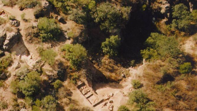 Imagen del Cabezo Juré (Alosno) cuando se realizaron las excavaciones.