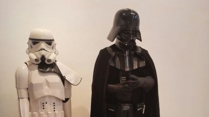 Un soldado imperial y Darth Vader, de 'Star Wars', presentes en el Salón.