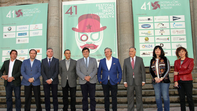 Los representantes de las administraciones del patronato de 2015, junto al entonces director, durante la presentación de la 41 edición de la muestra.