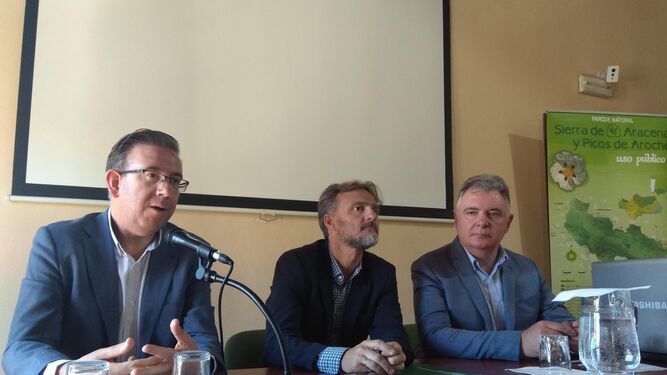 Manuel Guerra, José Fiscal y Francisco J. Romero, ayer durante la presentación del plan.