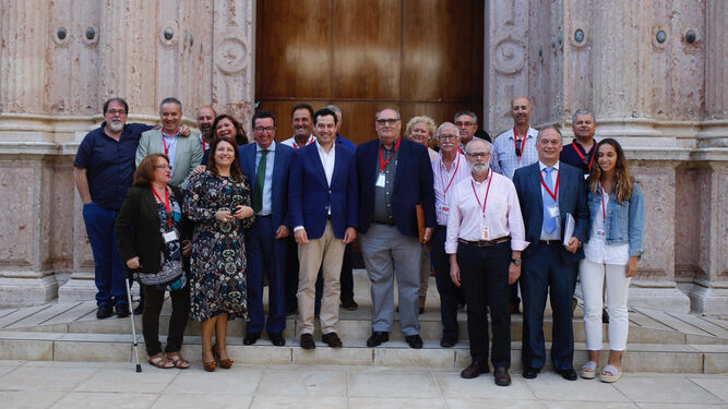 Parlamentarios andaluces con los representantes de los cooperativistas.