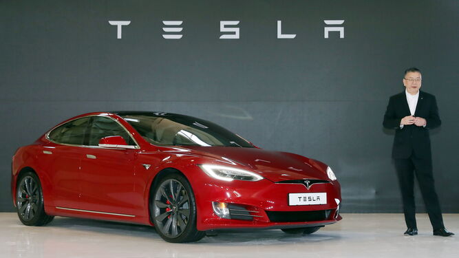 Elon Musk en una foto de archivo presentado el Model S.