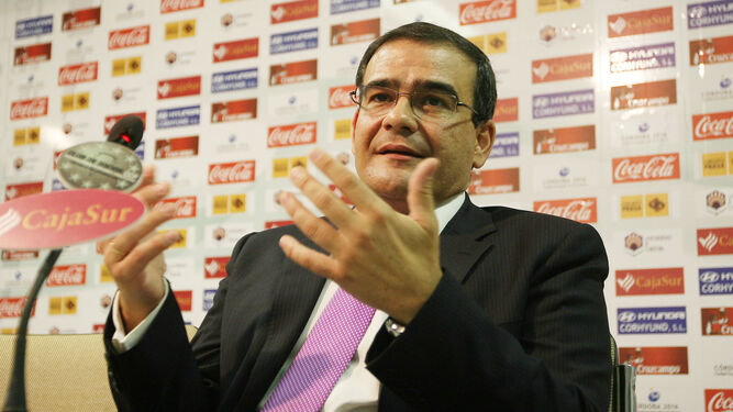 Javier Jiménez, en una rueda de prensa en el Nuevo Arcángel en su etapa como consejero delegado del Córdoba CF.