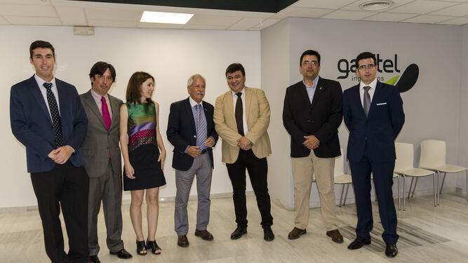Los fundadores y directivos de Gabitel Ingenieros acompañados de las autoridades.