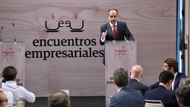 Alberto Delgado, director Red Banco Popular, Comité Dirección Santander España, ayer durante su intervención.