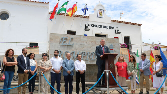 El alcalde de Cartaya dirige unas palabras en la inauguración.