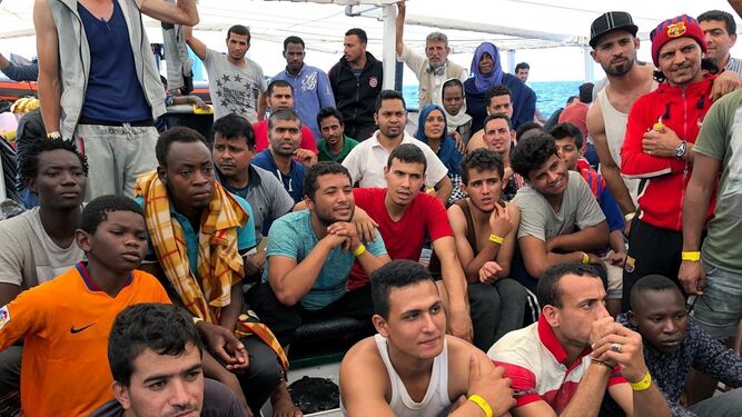 Los inmigrantes rescatados, ayer en el barco 'Open Arms'.