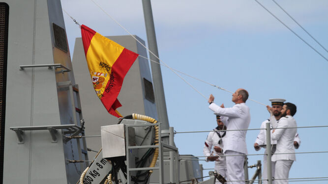 Entrega de la bandera de combate a la fragata Cristobal Col&oacute;n