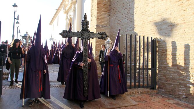 Nazarenos de Pasión, durante la procesión del Martes Santo de este año.
