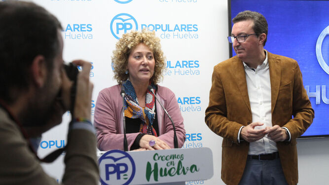 Pilar Marín, en la rueda de prensa en la que fue presentada como candidata del PP a la Alcaldía de Huelva.