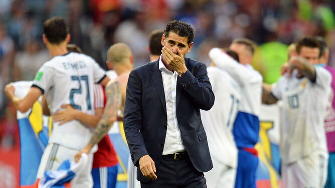 Fernando Hierro se lamenta tras la eliminación de España en los penaltis ante Rusia.