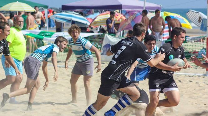 Partido de rugby playa en la pasada edición del torneo.