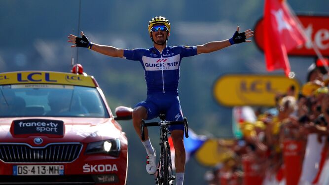 Julian Alaphilippe celebra la victoria conseguida en la décima etapa de la 105ª edición del Tour de Francia.