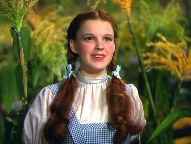 Las trenzas de Judy Garland como Dorothy en 'El mago de Oz' (1939).