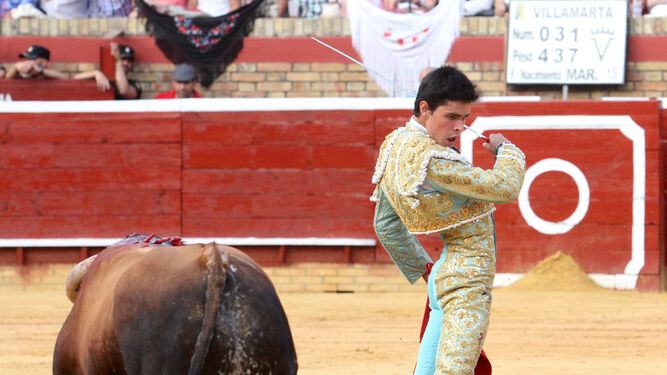 Juan Silva "Juanito" sale a hombros en la Plaza de toros La Merced, en im&aacute;genes
