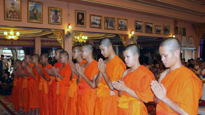 Los niños de  la cueva ya son monjes budistas