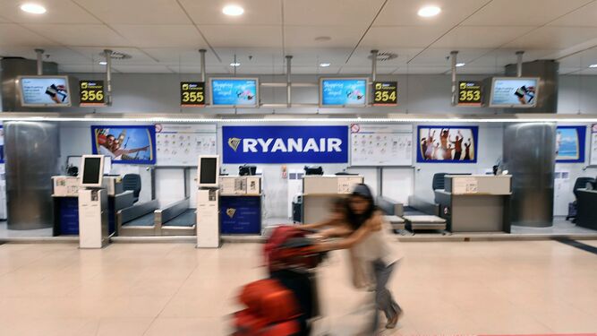 Mostradores de Ryanair en el aeropuerto de Barajas.