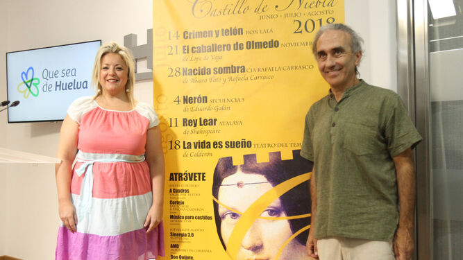 Lourdes Garrido y Ricardo Iniesta posan en la presentación de ayer en la Diputación de Huelva.