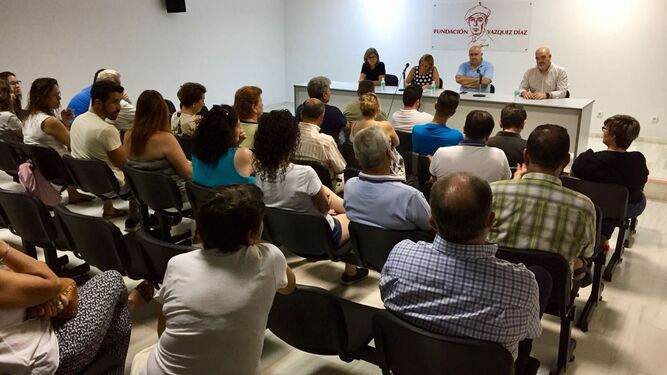 Imagen del encuentro entre el Ayuntamiento y asociaciones de Nerva.