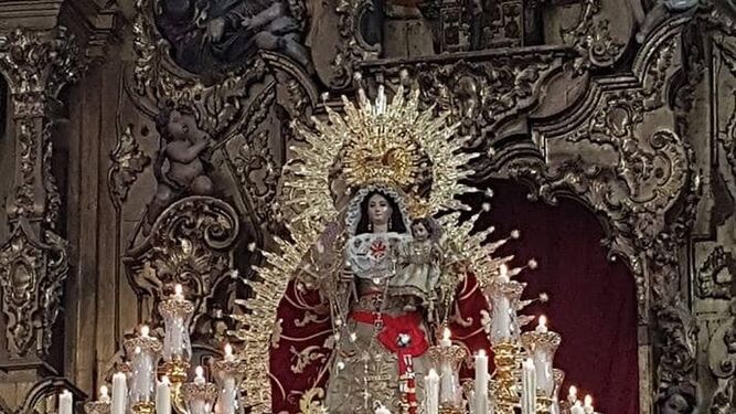 La Virgen de la Estrella de Chucena, antes de su salida procesional.