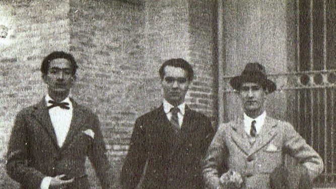 De izquierda a derecha: Dalí, Lorca y José Bello en la Residencia de Estudiantes.
