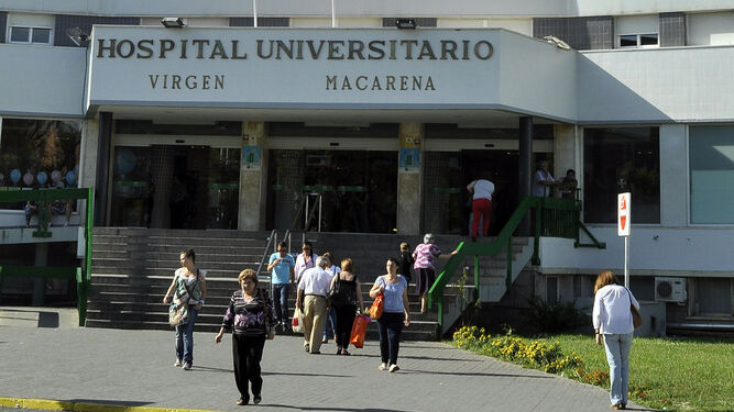 Puerta principal del Hospital Virgen Macarena