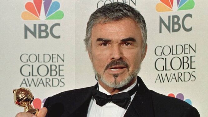 Burt Reynolds al ganar el Globo de Oro, uno de los hitos de su trayectoria.