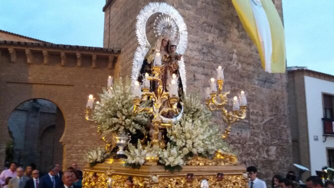 La Virgen del Pino en un instante de la procesión de ayer.