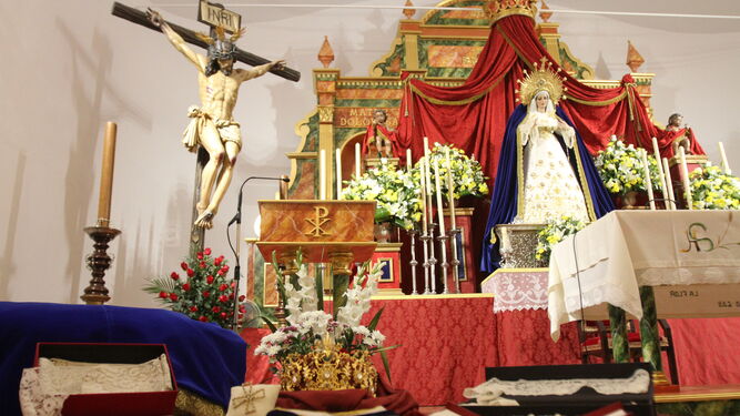 Presentaci&oacute;n y bendici&oacute;n de los estrenos para la salida extraordinaria de la Virgen de Los Dolores en Las Colonias