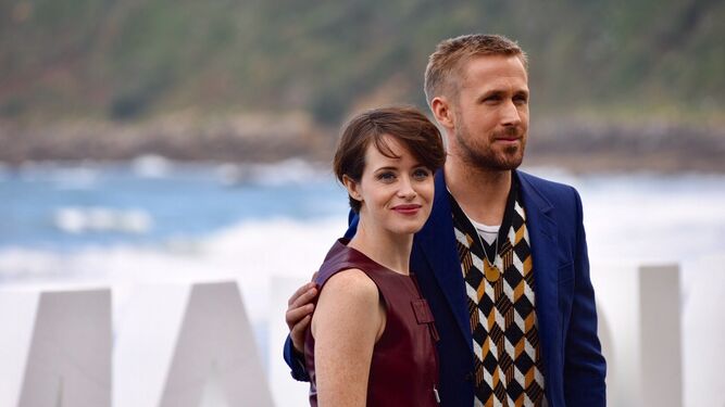 Claire Foyle y Ryan Gosling, en la presentación de 'First Man' en el Festival de San Sebastián.