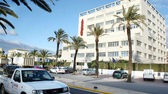 Edificio donde se ubica el centro de salud Huelva-Centro.