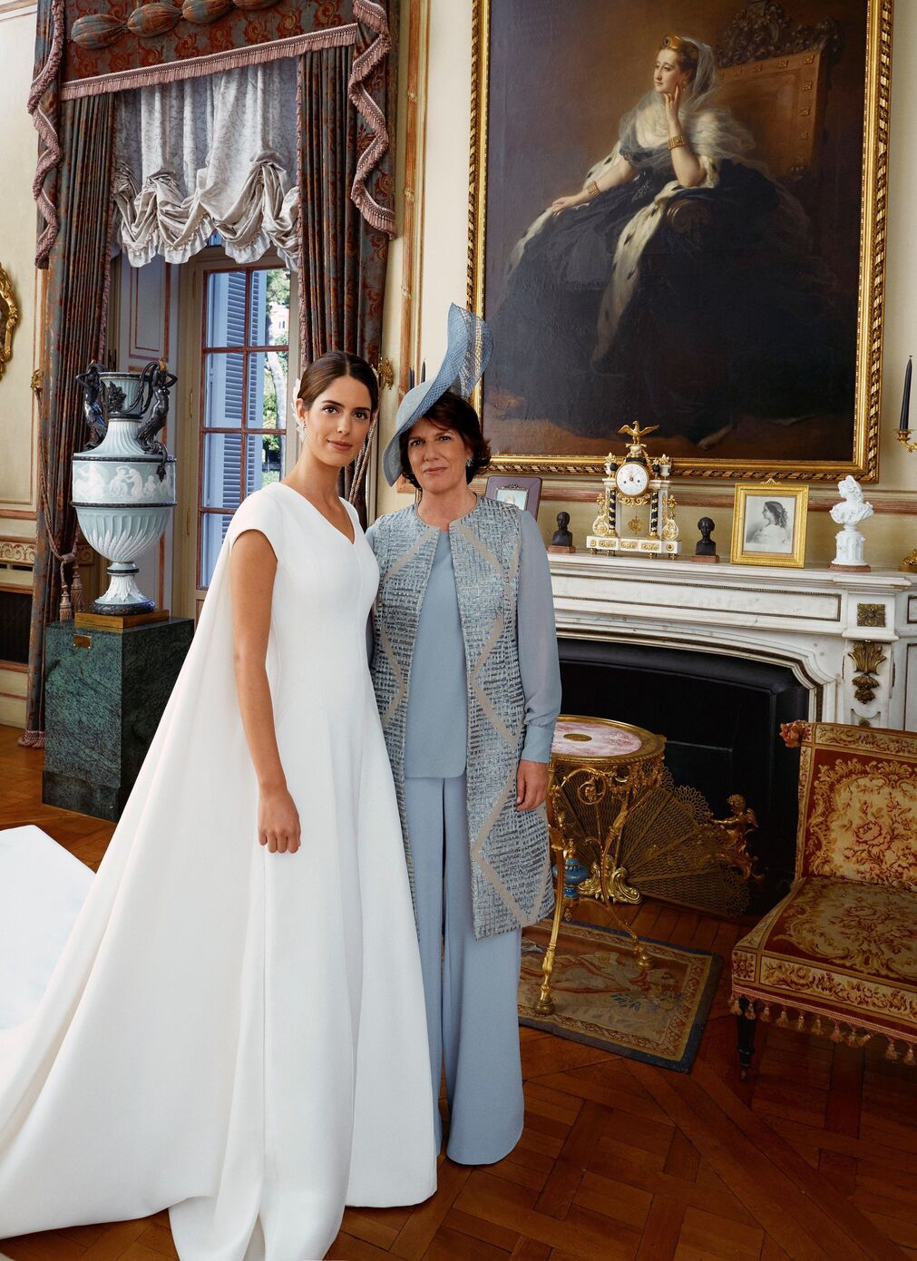 La novia junto a su madre, Sof&iacute;a Barroso.