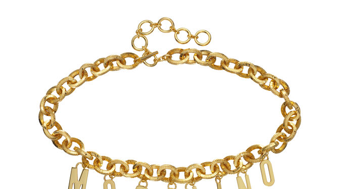 Collar cadena dorada con charms de Moschino tv H&amp;M 149 EUR
