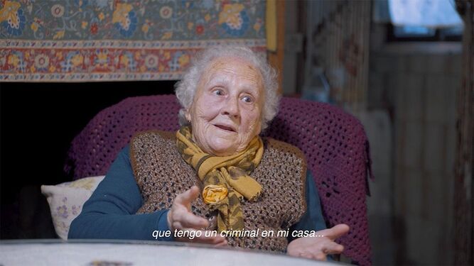 Una anciana cuenta la historia de su vida.