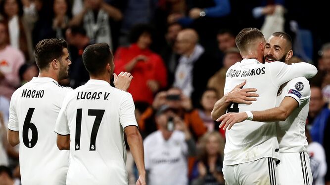 Benzema celebra con Ramos su gol