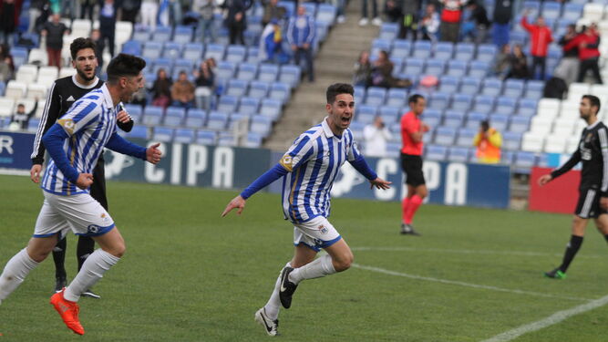 Miguelito celebra el gol de la victoria albiazul contra la Balona hace dos años.
