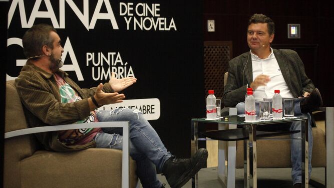 Gervasio Iglesias y Luis J. Pérez-Bustamante en un momento de la conferencia celebrada ayer en Punta Umbría.