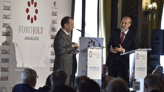 José Domínguez Abascal, secretario de Estado de Energía, durante el coloquio con José Antonio Carrizosa, director de ‘Diario de Sevilla’.