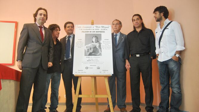 El Ayuntamiento de Huelva homenajeó con una gala la figura de Niño Miguel.
