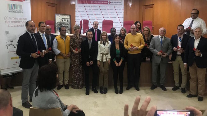 Participantes en el acto de reconocimiento realizado por Cruz Roja de Huelva.
