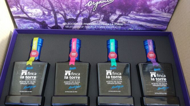 Las cuatro variedades que comercializa Finca La Torre, hojiblanca, arbequina, picudo y cornicabra, ya envasadas en un pack especial.