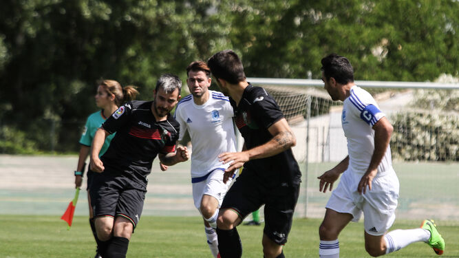 Una acción de la final del Campeonato de España de Fútbol para Sordos entre el Granada y el CDS Huelva