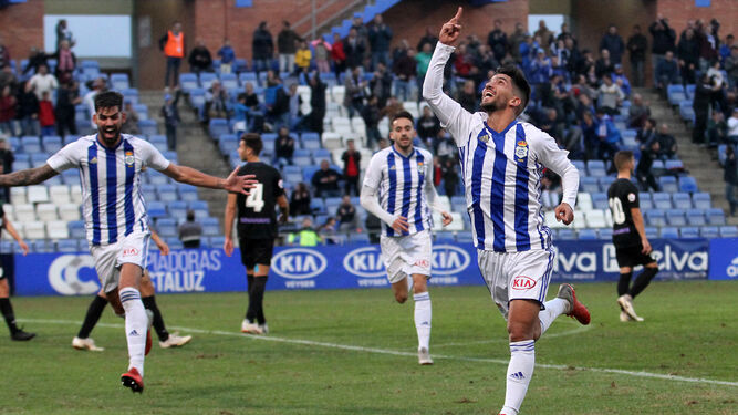 Víctor Barroso celebra el tanto que marcó en el partido frente al Atlético Malagueño.