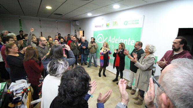 Reacciones de Adelante Andaluc&iacute;a en su sede de Huelva, en im&aacute;genes