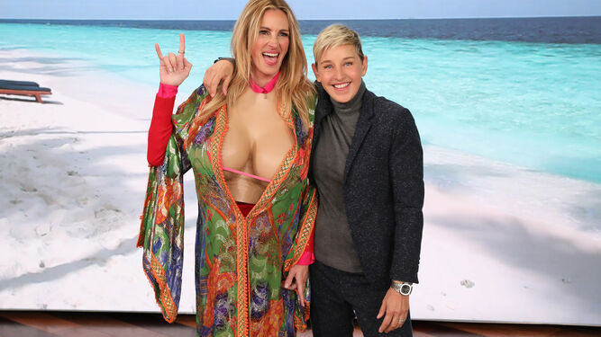 Roberts, con unos enormes pechos 'postizos' en 'El show de Ellen DeGeneres'.