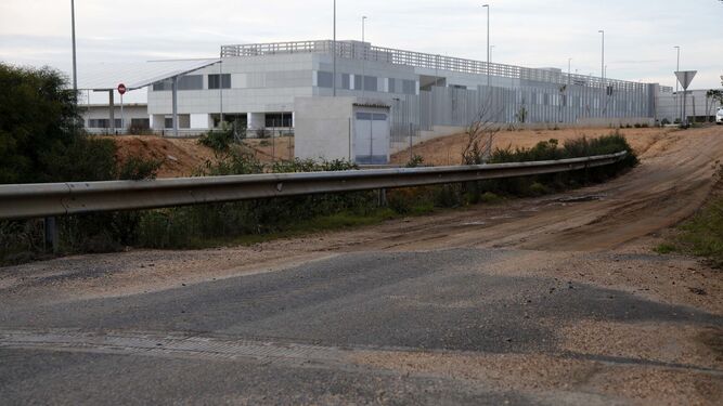 La imagen del centro lepero da cuenta del bloqueo de las infraestructuras planteadas también en Bollullos y Aracena.